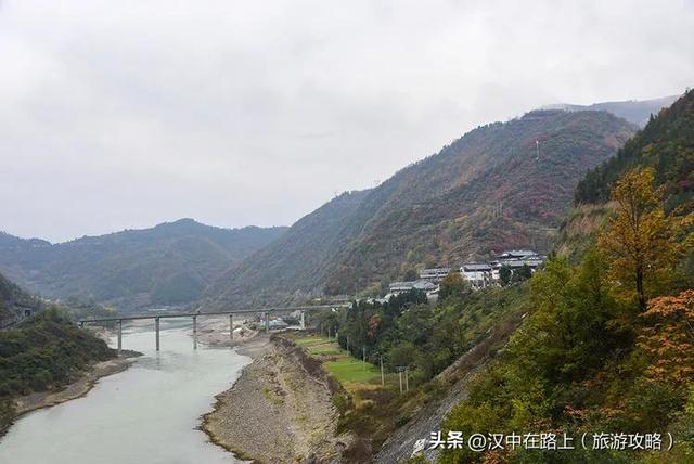 汉中出发沿嘉陵江跨省自驾，把秦巴深秋的美景装进车窗～图片