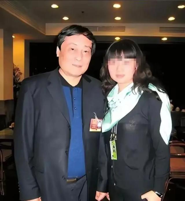玩真花!宗庆后72岁还在恋爱,小情人脾气火爆,宗馥莉争产太糟心