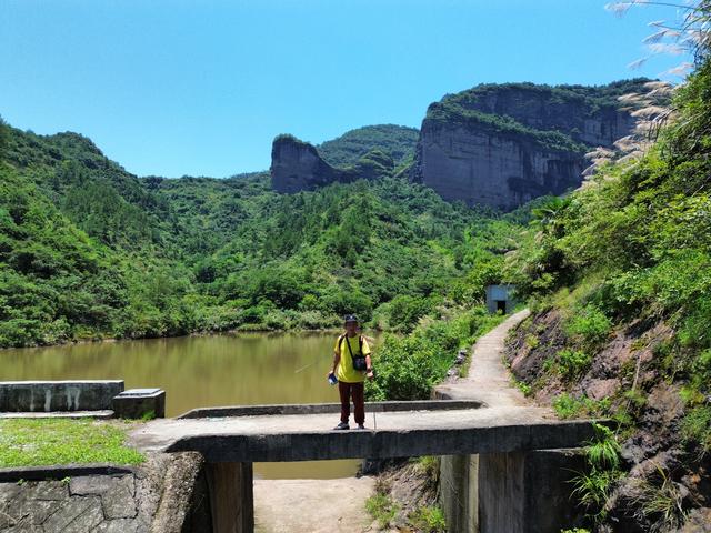 探秘三岩寺红军洞