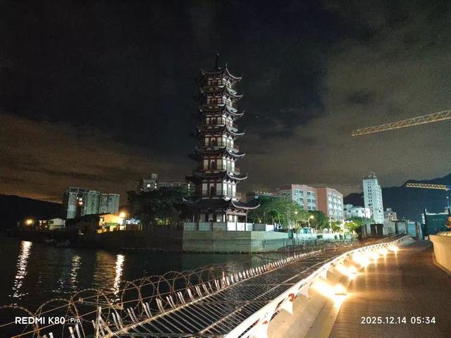 到沙头角看海上日出