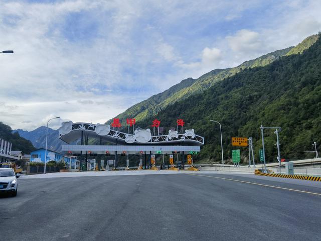 穿隧跨桥寻古，陇南川北历新——平绵高速国庆行