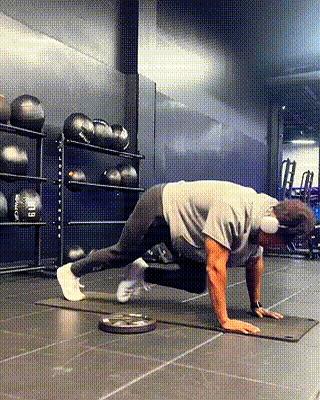 负重+自重腹肌训练，每天坚持80次，虐出硬核腹肌！