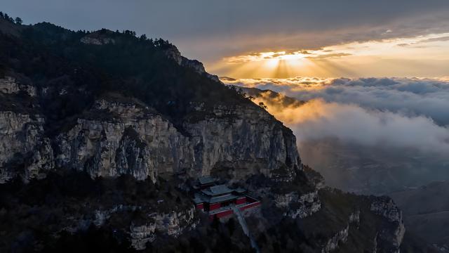 北岳恒山在哪里个省哪个县？天峰雄峙晋北：北岳恒山的千年风华