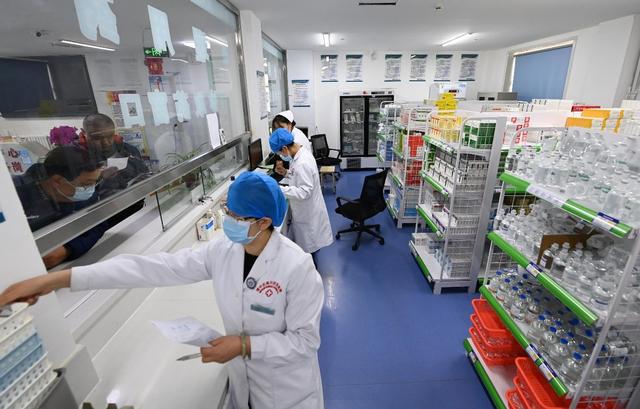 东方旋风席卷欧美！中国免签政策火出圈，老外直呼想“润”来中国