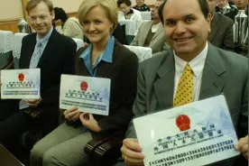 外国人“吐槽”，我在中国住了22年都没得绿卡！究竟有多难？图片