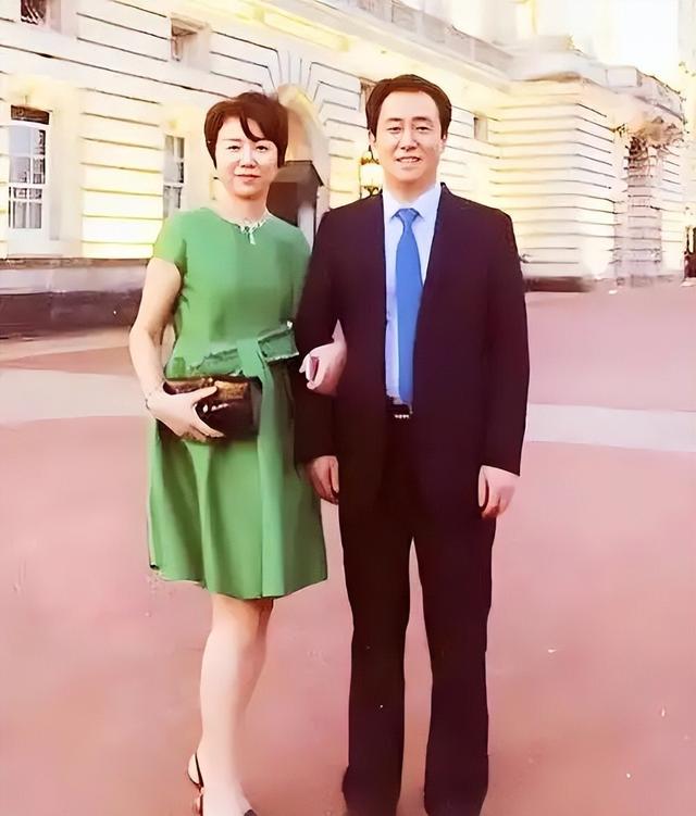 曝许家印香港大宅挖出460平地牢，潜伏15年才被发现，是为藏啥？