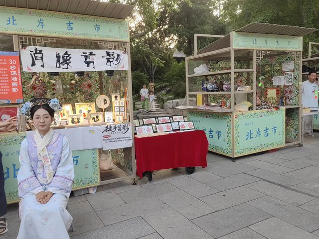北京北海公园：都有哪些景点，绕湖走一圈看看。