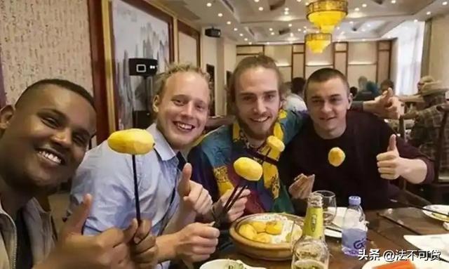 风向反了！免签后的中国，让外国人集体沉迷：回国连饭都吃不下