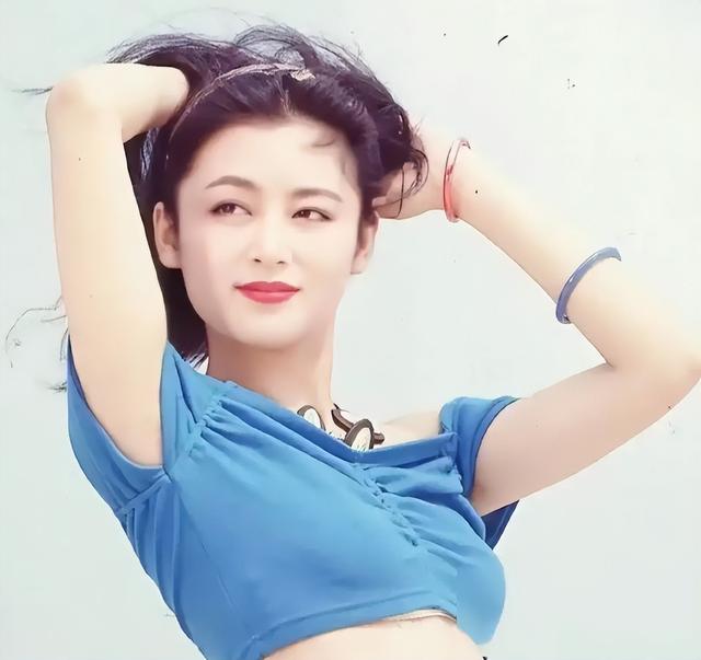 长得太美被导演占为己有	，4年后生下大明星儿子，17岁就成男一号