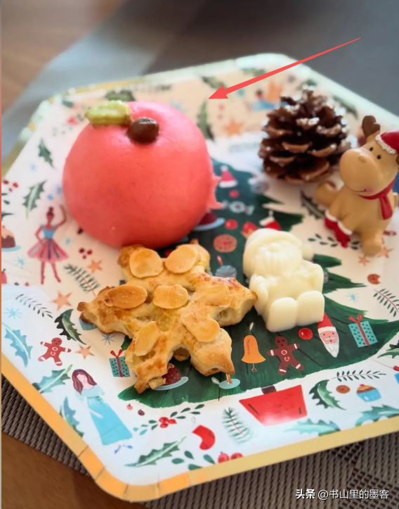 章泽天陪刘强东迪拜过圣诞，疑住3万一晚酒店，打扮精致却穿脏鞋