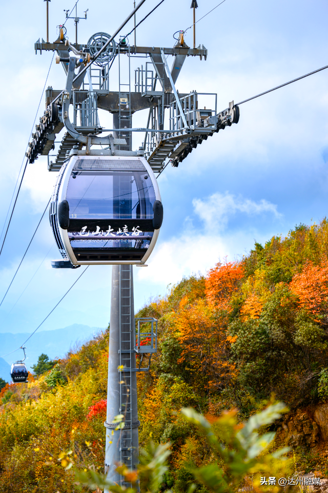错过等一年！巴山大峡谷秋色刚开场，彩林已美成仙境！
