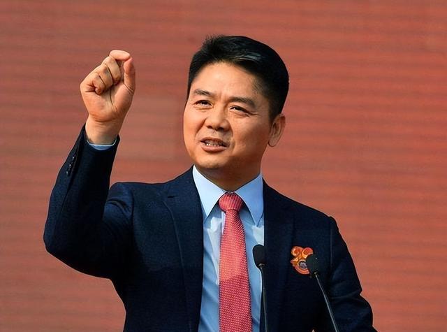 亲情重要还是金钱重要？就算如今的刘强东，面对儿子时也充满遗憾