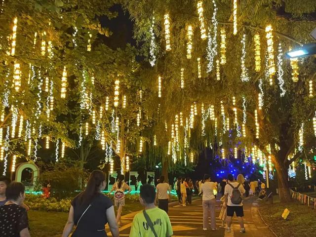 假期结束倒计时！来世界花卉大观园，相约“花火之梦”、苗侗风情巡游！