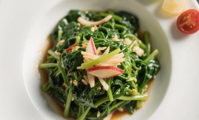 救命！这道凉拌菠菜太解腻了！6步家常做，清爽开胃过夏天