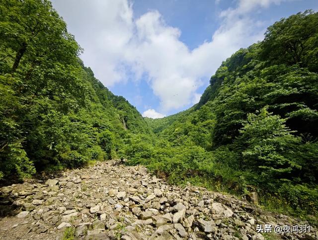 徒步瓦屋山,太艰难了,坚持下来不容易