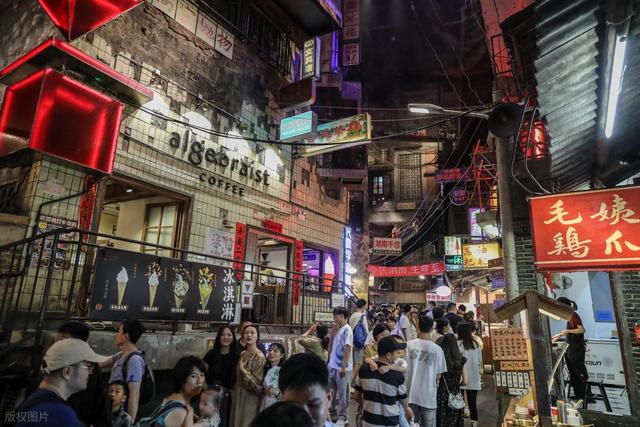 为什么很多老年人不选择自由行，而去跟团挨宰，有下面几个原因