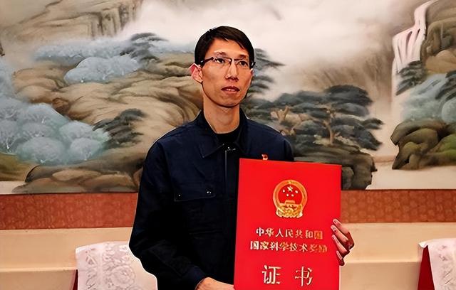 西方航空发动机绝密技术，被一初中学历小伙攻克，国家重奖800万