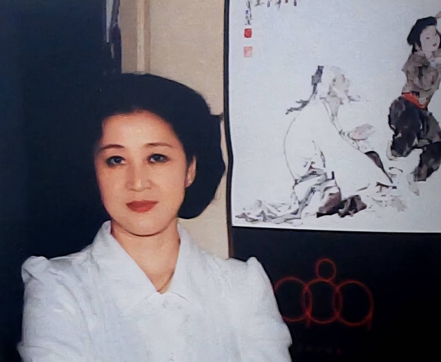 和朋友妻子偷情10年，北京庄园让给继子，难怪范曾亲女儿撕破脸