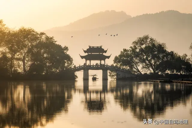 “围城收费”吵翻天！丽江古城这次，冤吗？