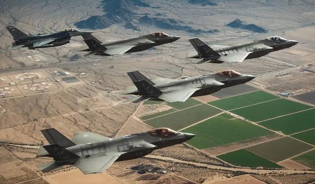 一年8艘盾舰碾压美舰！美国战略收缩，中国的机遇要来了