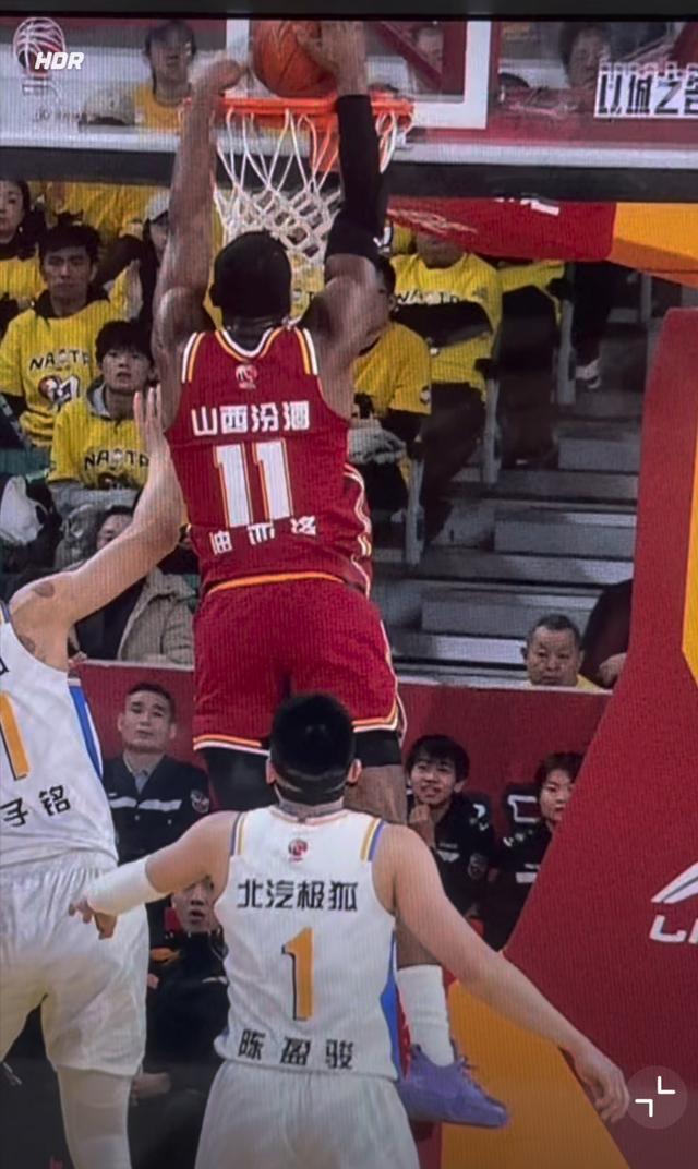 输球又输人！残阵北京复仇山西 CBA刺头连续3场吃T 球迷吐口水丢人