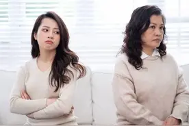 为什么婆媳不要同住，不然的话，夫妻关系可能会闹崩。图片