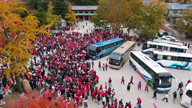 4000人大型旅游团队共赴石岛秋日之约