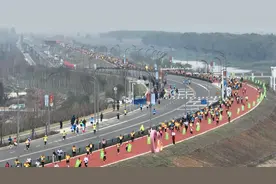 岳阳马拉松这样报名→图片