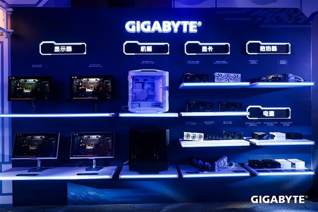 技嘉秀出六大肌肉！锐龙X3D打鸡血、DIY进入3.0新时代