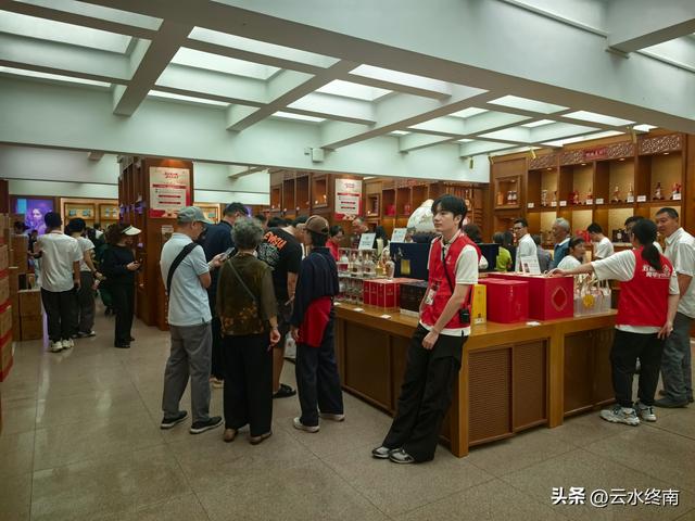 一个四A级景区的酒厂，最贵的酒要卖88万，咱买不起但免费喝得起