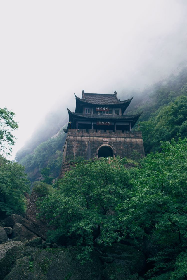 在剑阁，探索古迹与自然的完美之旅