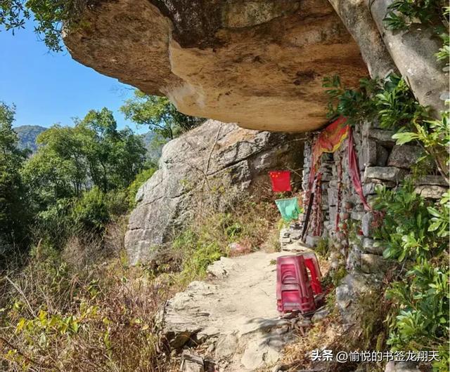 今天我拜会了台州两位赫赫有名的官兵和强盗——周至柔和金满大王