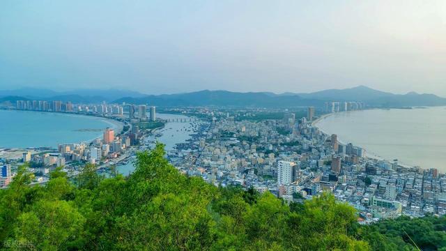 比威海人少！比日照好吃！这座冬日 20℃的“北方冬日看海天花板”