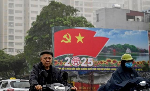 越南打破默契当出头鸟！首次派军舰闯台海，解放军出动33架次军机