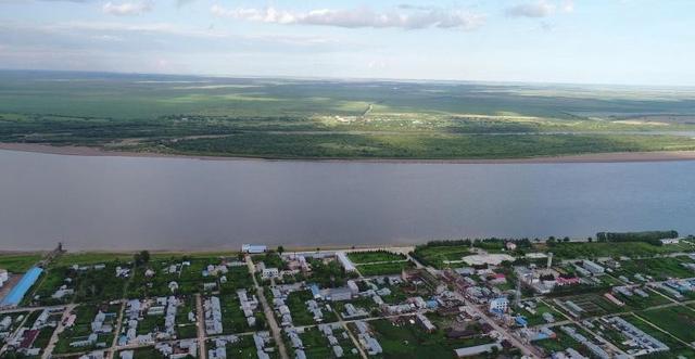 中国最北的城市，距俄罗斯第三大城750米，过去是省会如今又火了