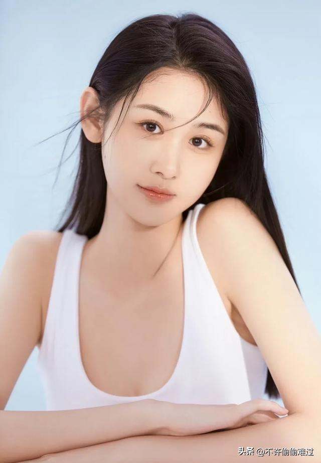 南京理工大学校花 万雨晗 拥有175cm超模身材和天使脸庞 好迷人