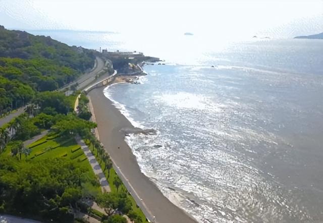 厦门山海健康步道花海线，起于狐尾山，终于东坪山，全长约15公里