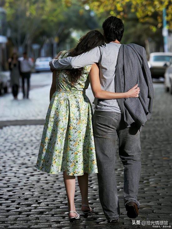 两性关系：女人最扛不住的4个“坏动作”，第1个多数男人不敢试！