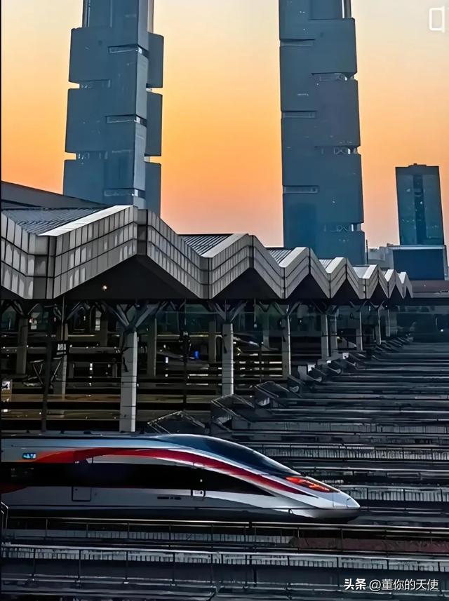 游客在河南一景区游玩买补给没网又没钱，老板一句话，众人：得给