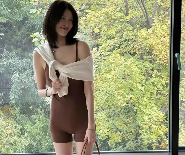 陈伟霆妈妈飞北京看孙子！婆媳第一次见面，何穗大胆拍辣照迎接！