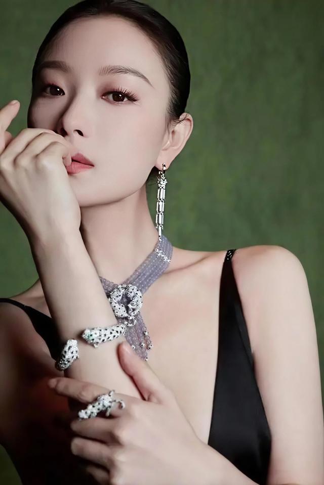 论气场的重要性！倪妮用项圈证明：不是衣服挑人，是人盘活衣服