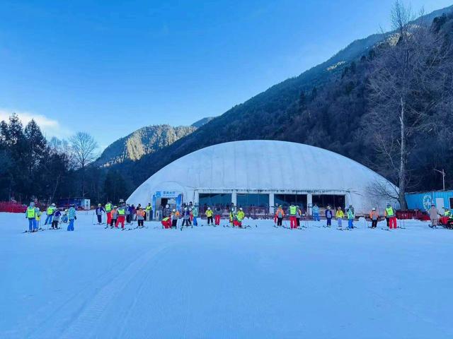 成都两小时直达！这个冬天去阿坝理县解锁冰雪运动的乐趣 |“川”越冰雪遇见你