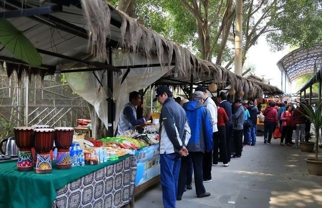 中国的一块飞地，紧邻缅甸到处是外国车，10米高的界墙安全感十足