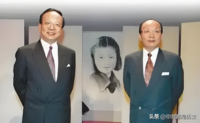 蒋孝严妻子黄美伦有多美？1982年与儿子蒋万安的合影，如花似玉！