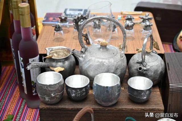 绿籽甜石榴、贲古银壶……蒙自在昆明南站成功“出圈”