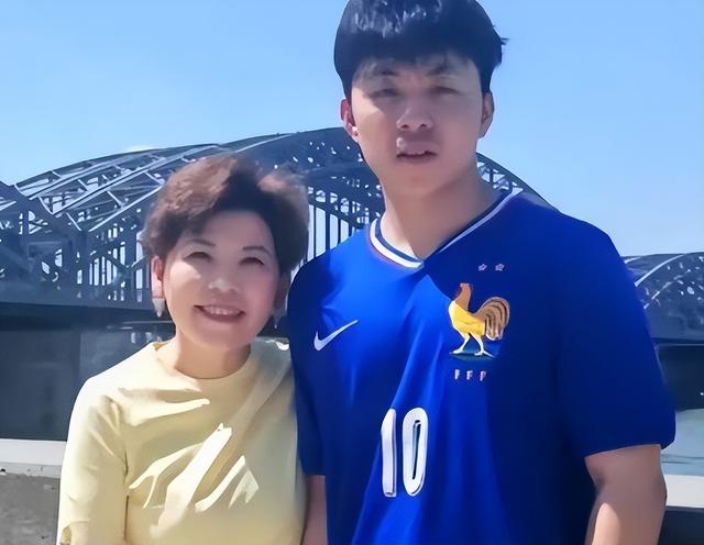 涉贪腐被带走、败光20亿、移民改国籍，邓亚萍身上的谣言太离谱