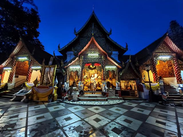 泰国旅游：日逛艺术村 夜游素贴寺（图）