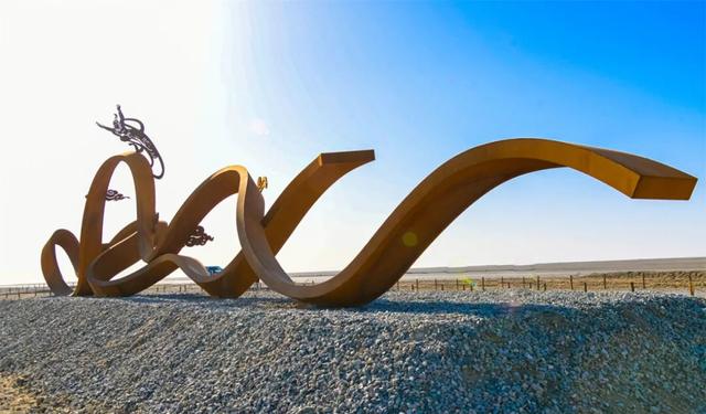 阳关玉门关旅游区大型雕塑“盛世飞天”落成