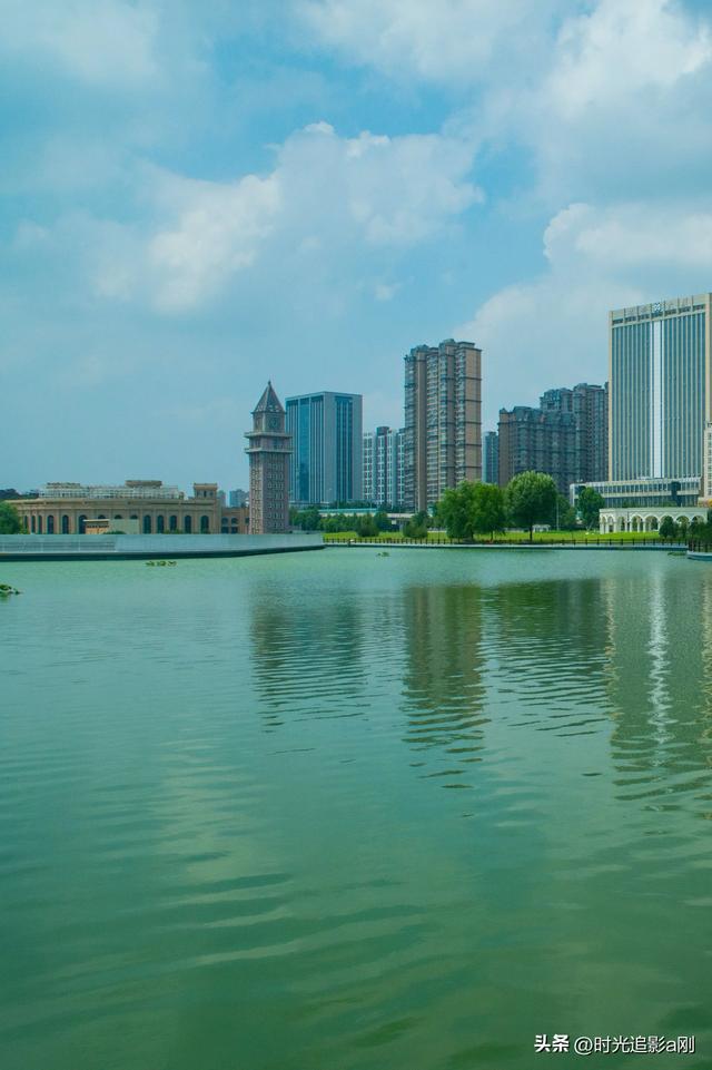 北国未来城沿湖一步一景，迈向生活的自在！