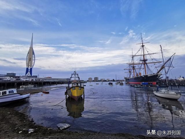 白色断崖与灰色天空，英国南部海岸线的另一种浪漫